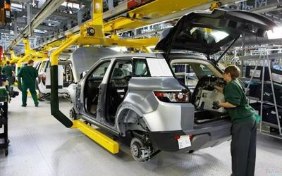 「董車日報」蔚來 ES6 預售價公布 / 香港旅游大巴與的士相撞 / 成品油今日調價